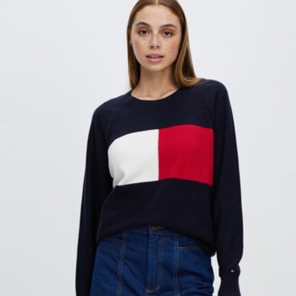 Tommy Hilfiger Sweaters - TOMMY Sweater 💜